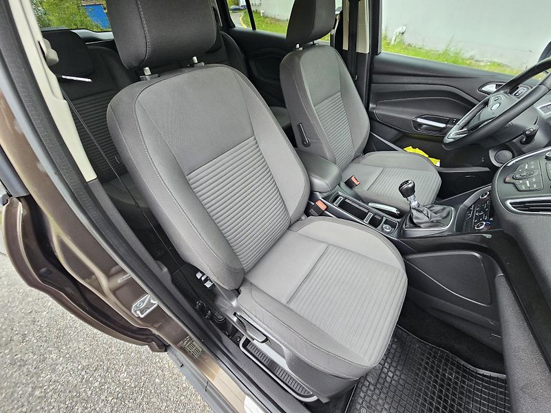 Ford Grand C-MAX (2016) 1.5 ECOBOOST-TITANIUM - fotka 15 z 20