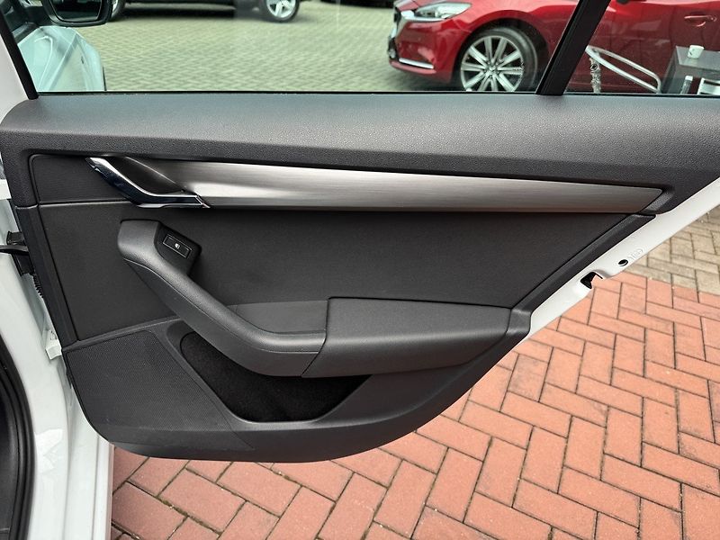 Škoda Octavia (2018) 1.5TSi LED Navi Výhřev Okna - fotka 23 z 50