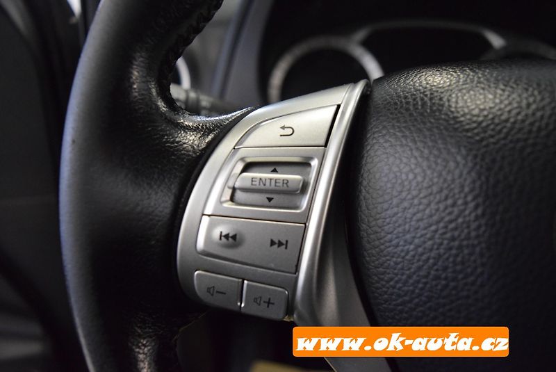 Nissan Navara 2.3 DCi KING-CAP HARDTOP 2022 - fotka 32 z 56
