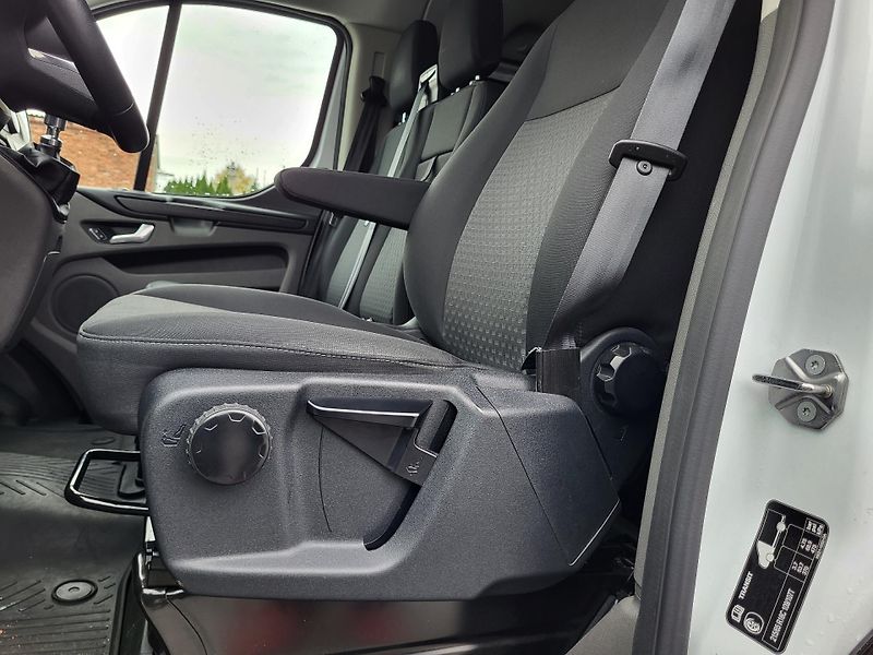 Ford Transit Custom 2.0 EcoBlue mHEV 96kW 6-míst - fotka 25 z 45
