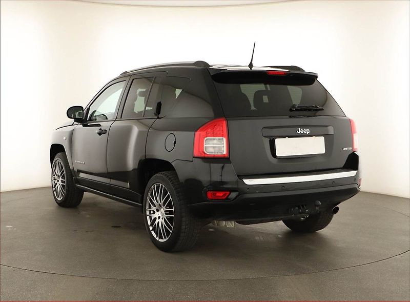 Jeep Compass (2012) 2.0, Tempomat, Vyhř. sedaček - fotka 4 z 14