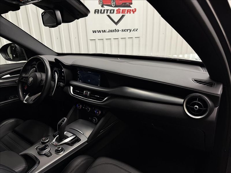 Alfa Romeo Stelvio VELOCE 154kW Q4 H&K LED R21 - fotka 37 z 41