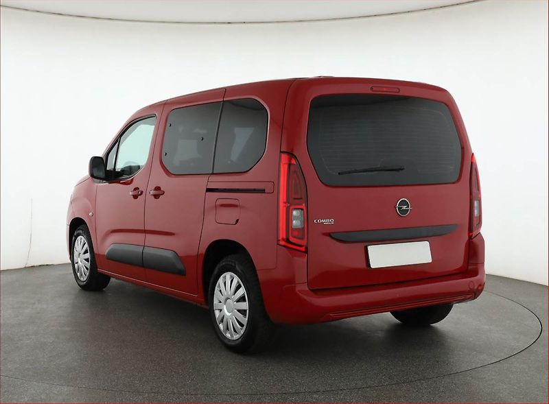 Opel Combo (2019) Enjoy 1.2 Turbo, 5Míst, ČR - fotka 4 z 12