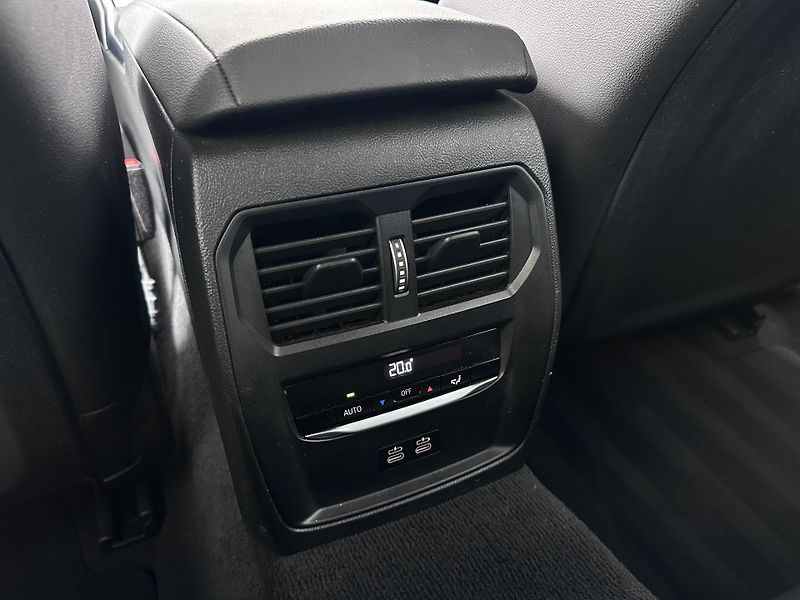 BMW Řada 3 320d xDrive M-Sport Touring - fotka 30 z 33
