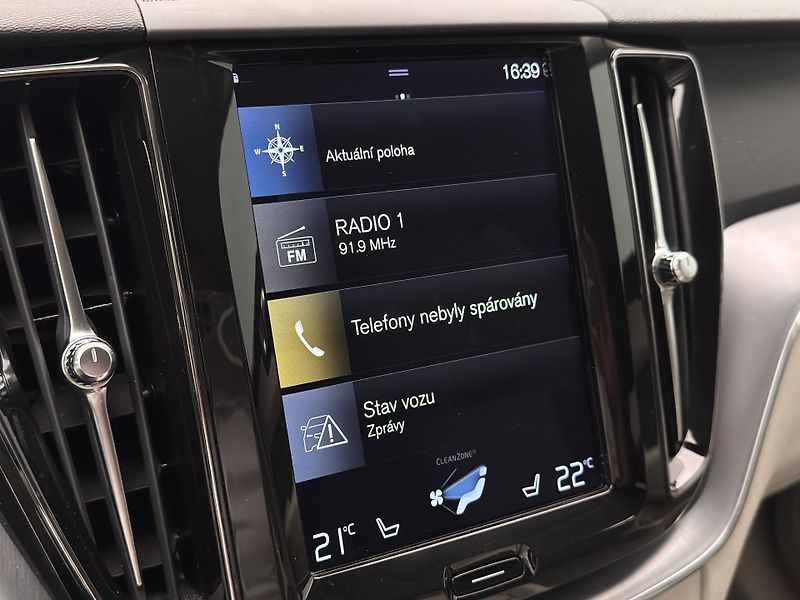 Volvo XC60 B4 AWD MOMENTUM PRO REZERVACE - fotka 28 z 43