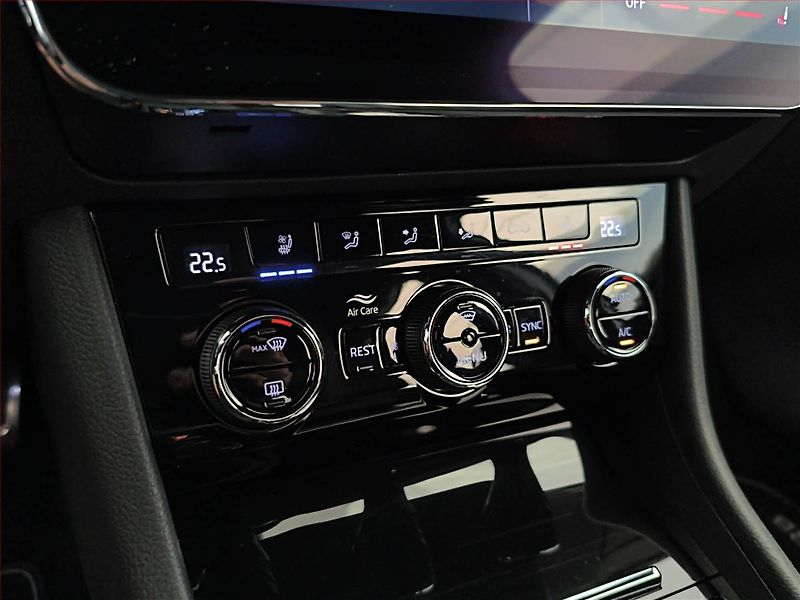 Škoda Superb (2020) Laurin&Klement iV 1.4 TSI PHEV - fotka 17 z 21