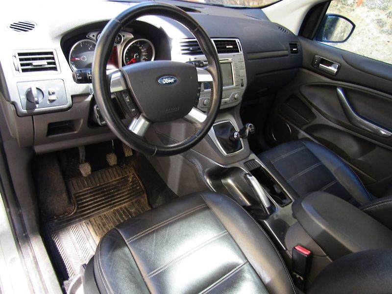 Ford Kuga (2009) 2.0 TDCi 100kW - fotka 13 z 36