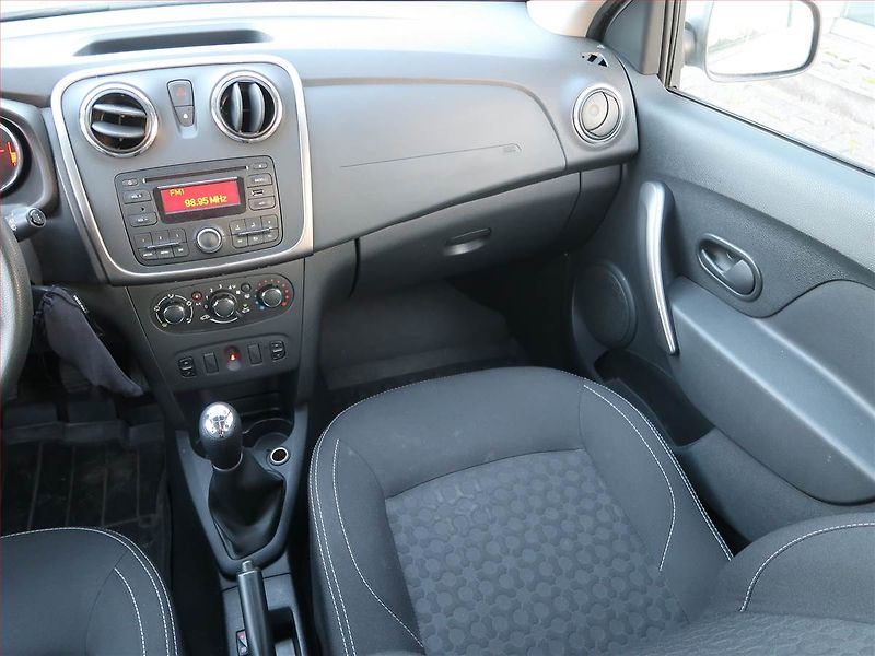 Dacia Logan (2016) 1.5 dCi, po STK, zamluveno - fotka 8 z 14