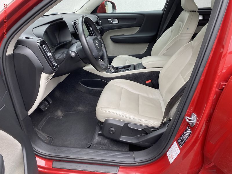 Volvo XC40 (2019) 2.0T5 AWD, 2.maj,ČR - fotka 9 z 17
