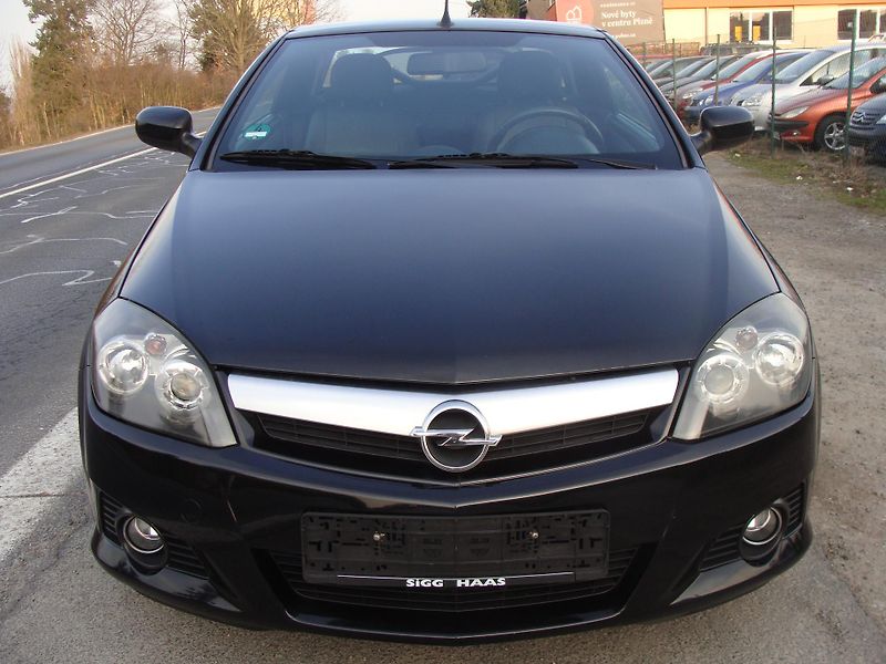 Opel Tigra 1.8i, 96000 km, 1. majitelka - fotka 25 z 31
