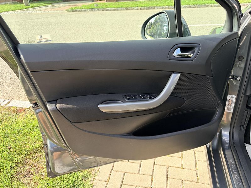 Peugeot 308 SW 1.6i PANORAMA LPG - fotka 6 z 27