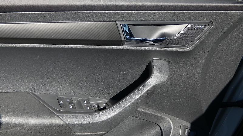 Škoda Karoq 1,5 TSI DSG Sportline - fotka 9 z 26