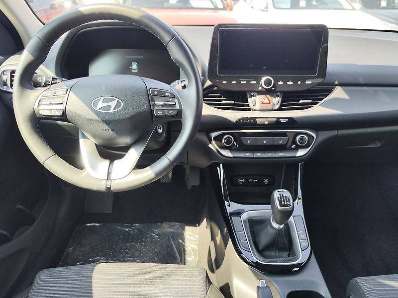 Hyundai i30 1.5 DPi/71kW Comfort - fotka 12 z 30