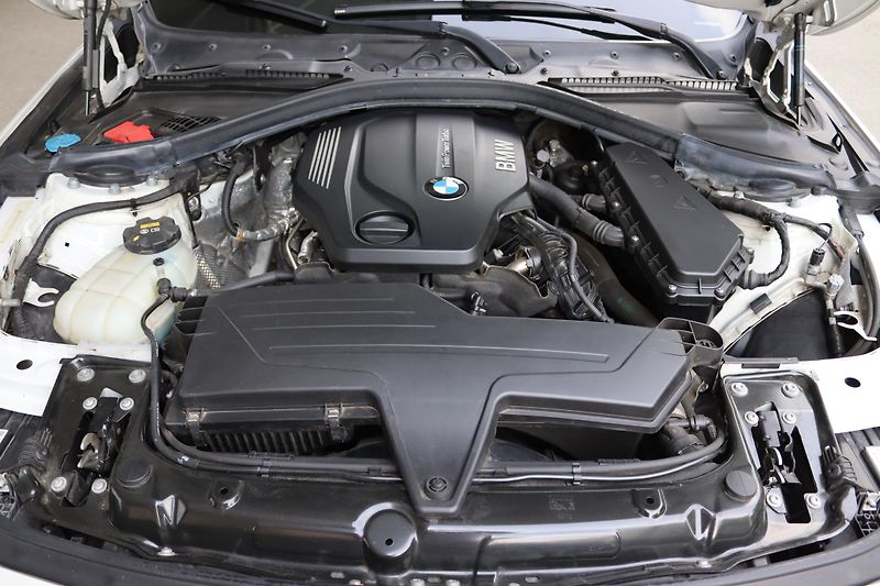 BMW Řada 3 318D TOURING F31 110kW - fotka 50 z 50