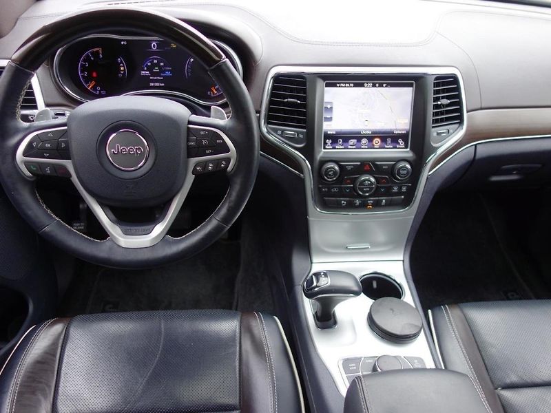 Jeep Grand Cherokee (2015) 3.0CRDi 184kW 4x4 8A OVERLAND - fotka 10 z 37