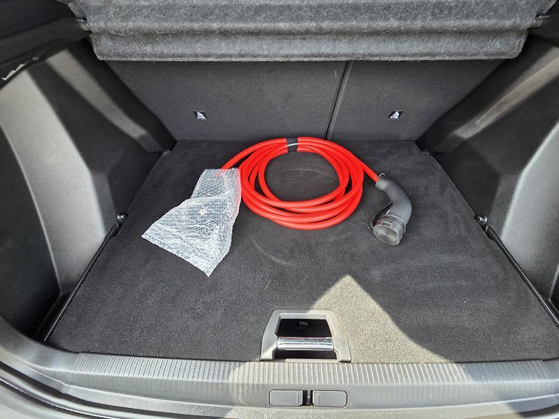 Peugeot 2008 (2024) ALLURE elektromotor 100kW/136 - fotka 29 z 29