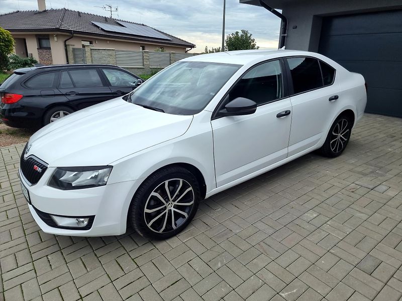 Škoda Octavia (2013) - fotka 2 z 20