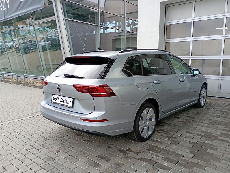 Volkswagen Golf Variant (2026) 1,5 eTSI 7DSG mHEV  People - fotka 5 z 19