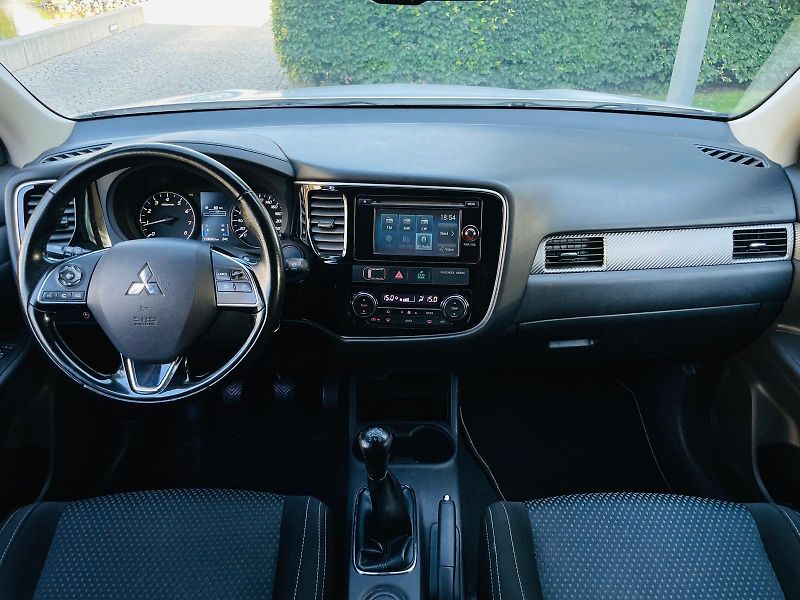 Mitsubishi Outlander 2.0i 1.MAJITEL SERVISKA TAŽNÉ - fotka 23 z 46