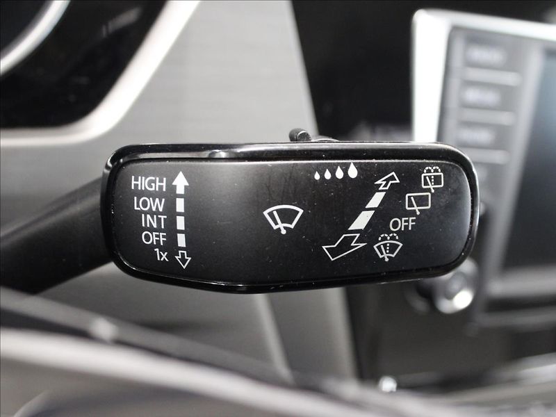 Volkswagen Touran 2,0 TDI 110KW LED 1.majitel - fotka 21 z 30