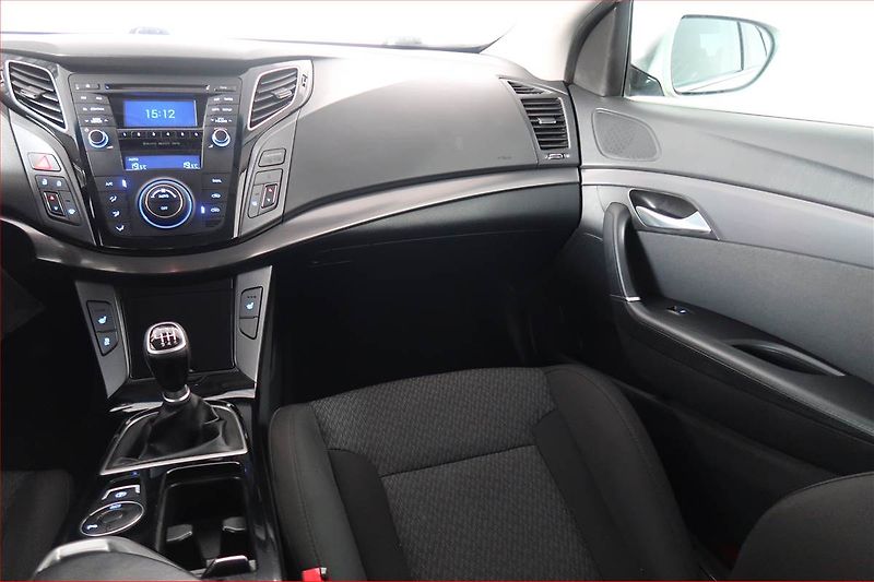 Hyundai i40 (2013) 1.7 CRDi, Tempomat - fotka 8 z 17