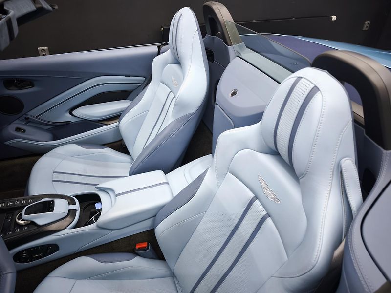 Aston Martin V8 Vantage (2022) - fotka 32 z 33