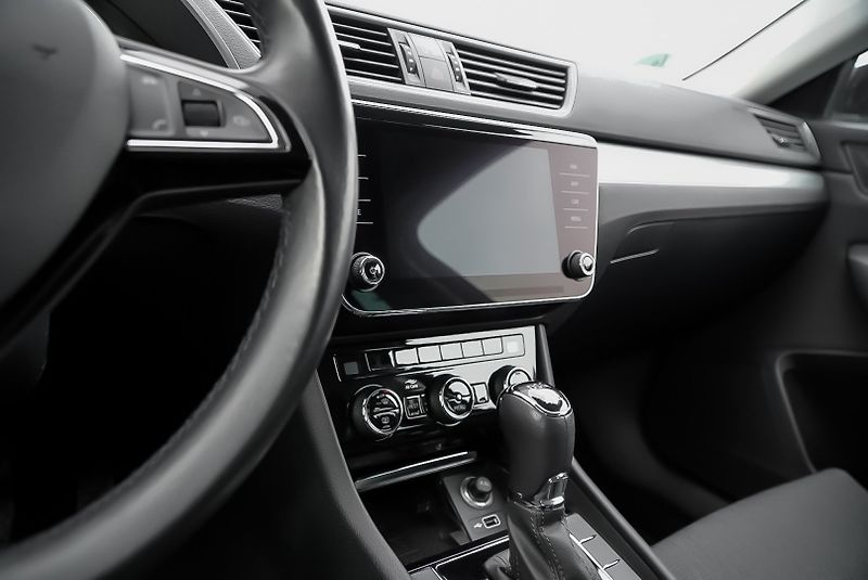 Škoda Superb 2.0 TDI 140kW 4x4 full servis - fotka 18 z 37