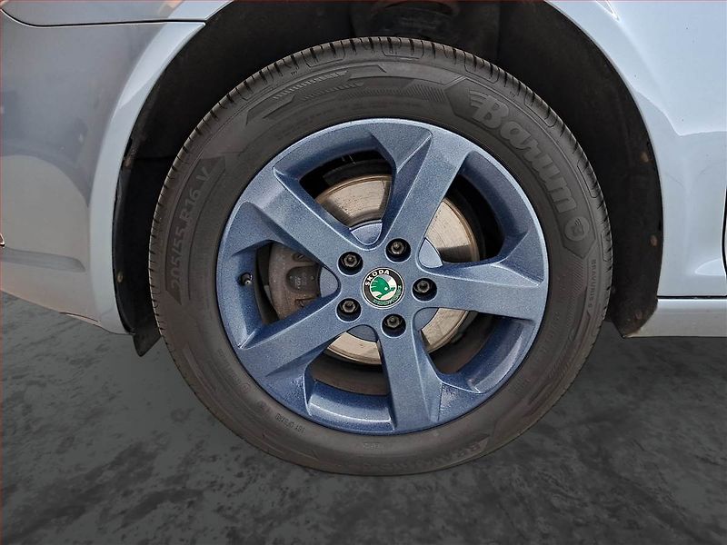 Škoda Octavia (2011) 2.0 TDI, Serv.kniha, Xenony - fotka 14 z 16
