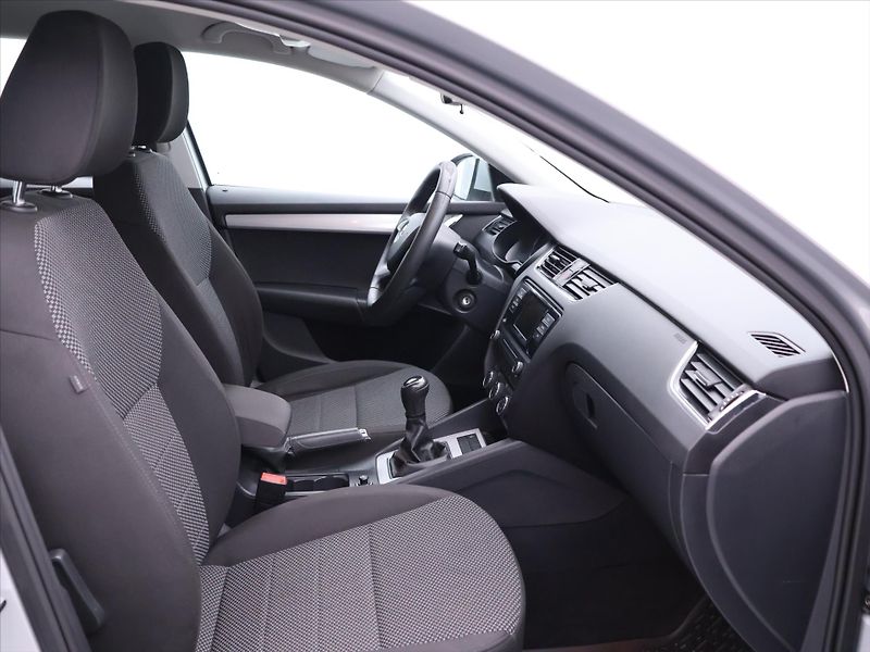 Škoda Octavia 1,6 TDI Ambition Xenon CZ DPH - fotka 13 z 31