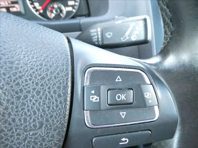 Volkswagen Touran 1,6 TDi 77kW 7.MÍST,navigace - fotka 35 z 43