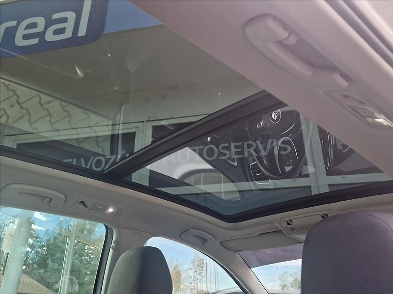 Volkswagen Golf 1,6 TDI LED KOMP.SERV.HISTORIE - fotka 13 z 50
