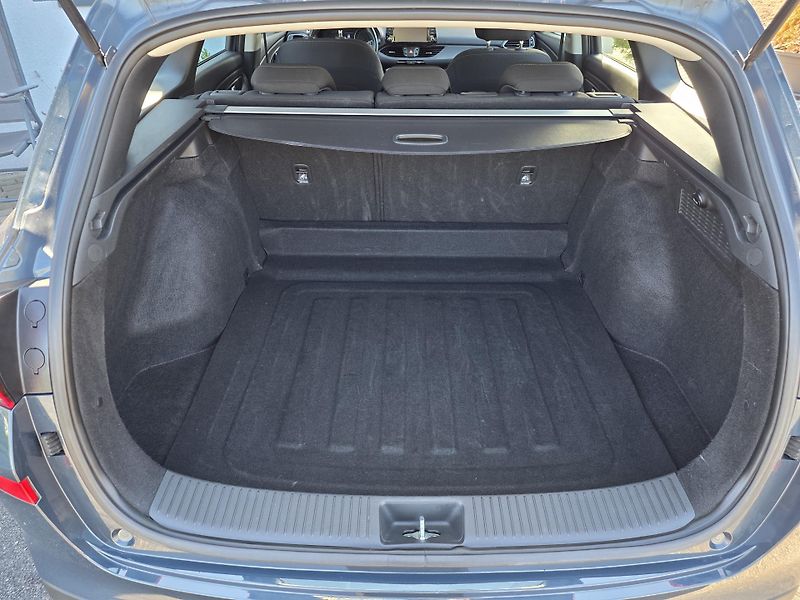 Hyundai i30 (2022) 1.5i COMFORT TAŽNÉ KAMERA - fotka 18 z 21