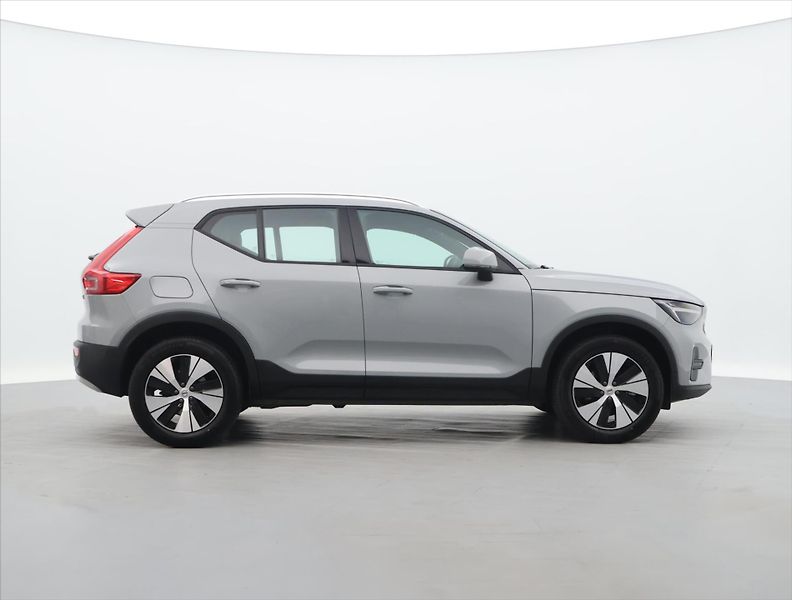 Volvo XC40 2.0 B3 120kW Core DCT CZ DPH - fotka 8 z 35