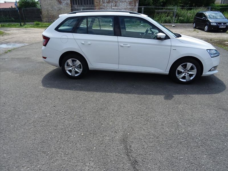 Škoda Fabia 1,0 TSi 70 kW  Clever - fotka 3 z 32