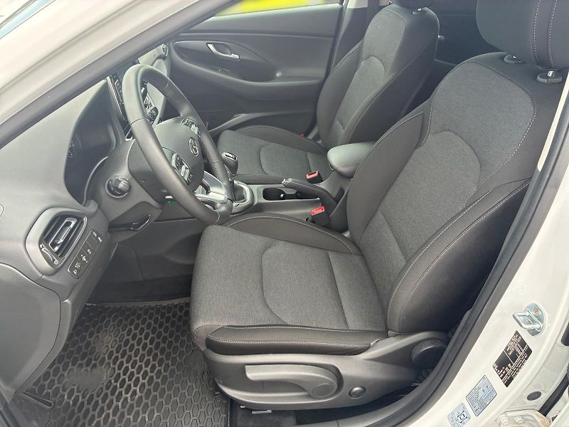 Hyundai i30 (2022) SMART 1.5T-GDI 118kW 1.CZ DPH - fotka 7 z 11