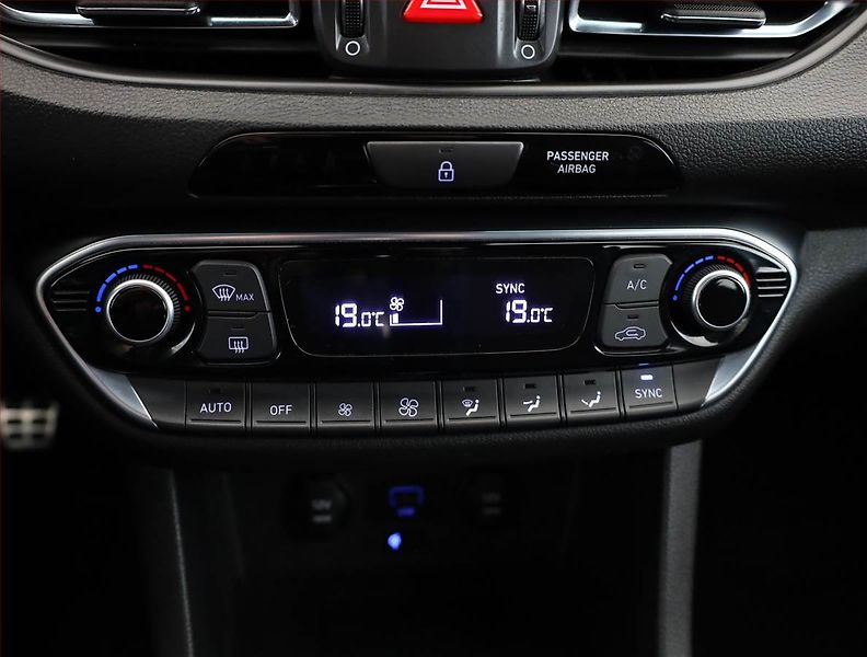 Hyundai i30 (2022) N-Line 1.5 T-GDI MHEV, ČR - fotka 11 z 21