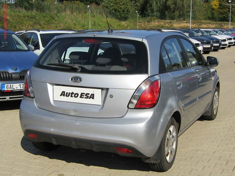 Kia Rio (2012) 1.4i, ČR, AC - fotka 4 z 17