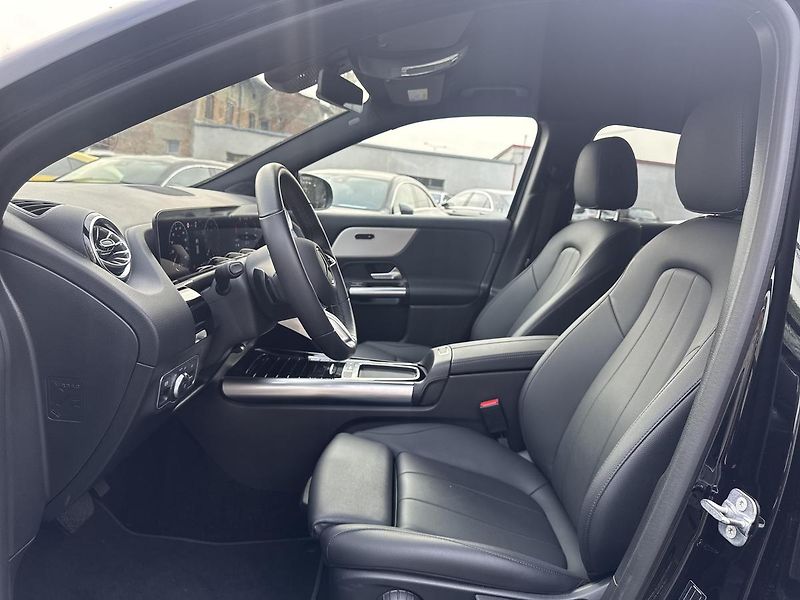 Mercedes-Benz GLA 200d 4MATIC - fotka 14 z 16