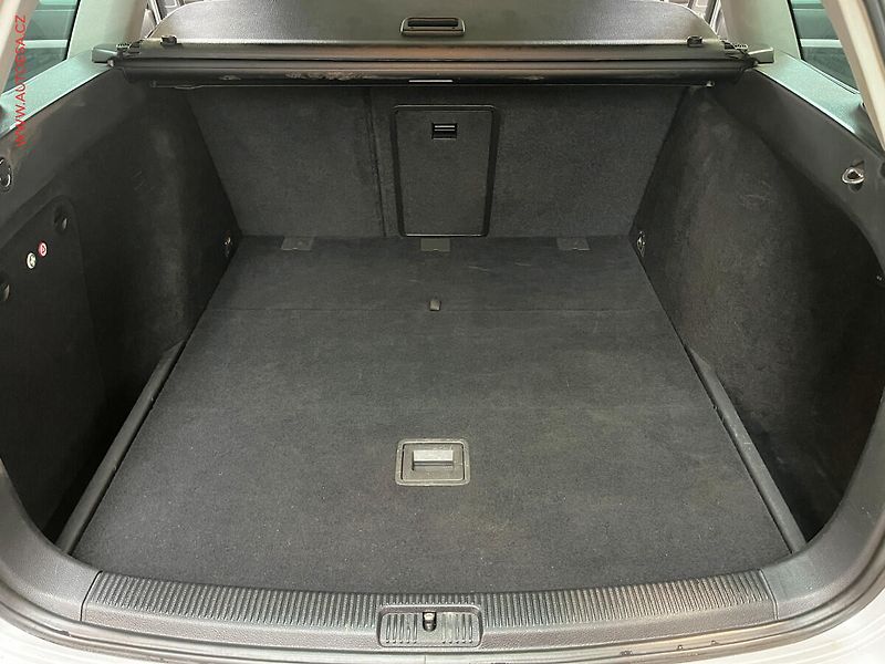 Volkswagen Golf (2010) 1.4 TSi, Highline, panor - fotka 7 z 14