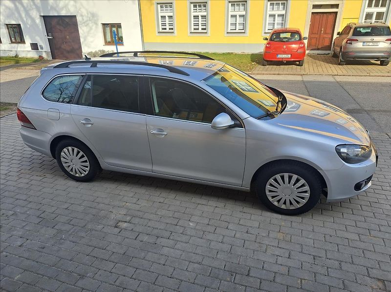 Volkswagen Golf 1,6 TDI Variant - fotka 11 z 43