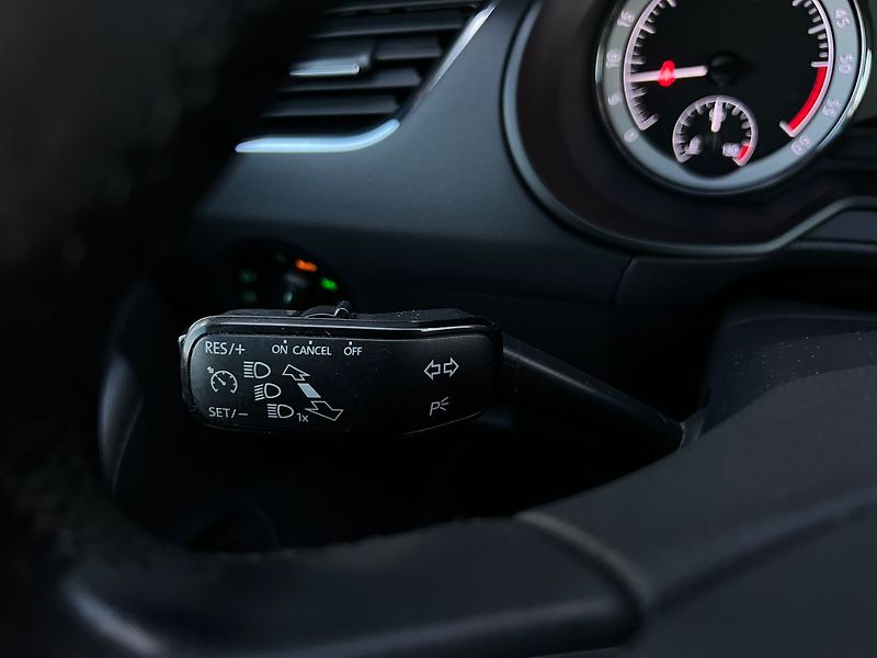 Škoda Octavia 1.6 TDI-DSG-NAVI-PARK.Č - fotka 21 z 46