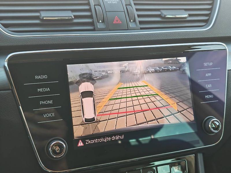 Škoda Superb Style 7DSG 2,0TDI - fotka 18 z 27