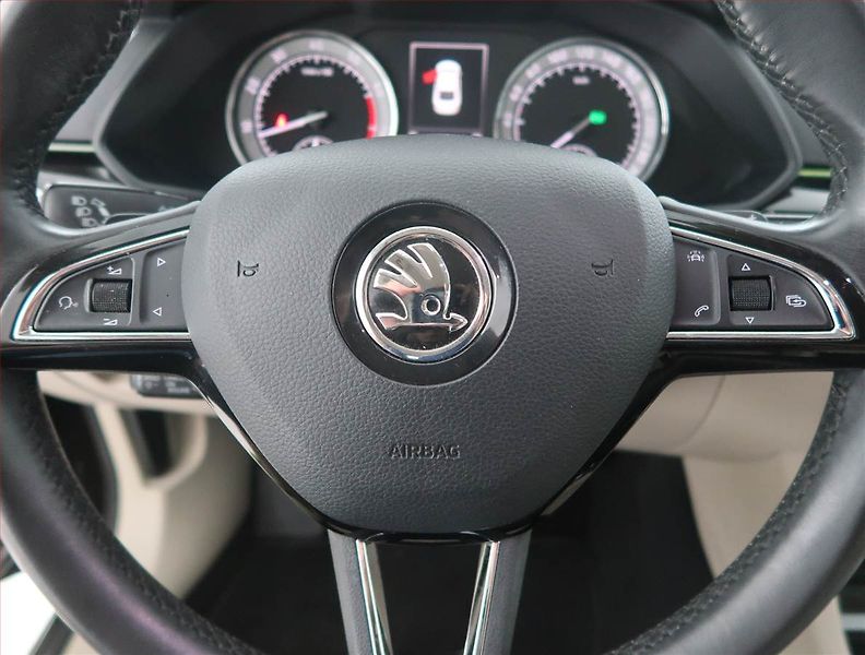 Škoda Superb (2016) Laurin&Klement 2.0 TSI - fotka 17 z 22
