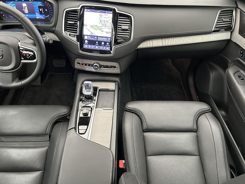 Volvo XC90 2.0 B5 4x4 Plus - fotka 16 z 32