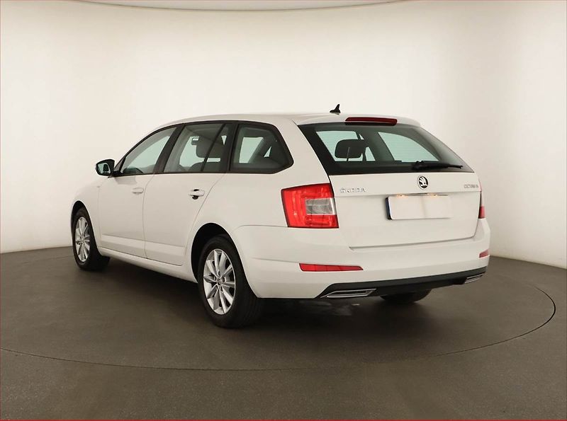Škoda Octavia (2015) 1.6 TDI, Navi, Tempomat - fotka 4 z 15