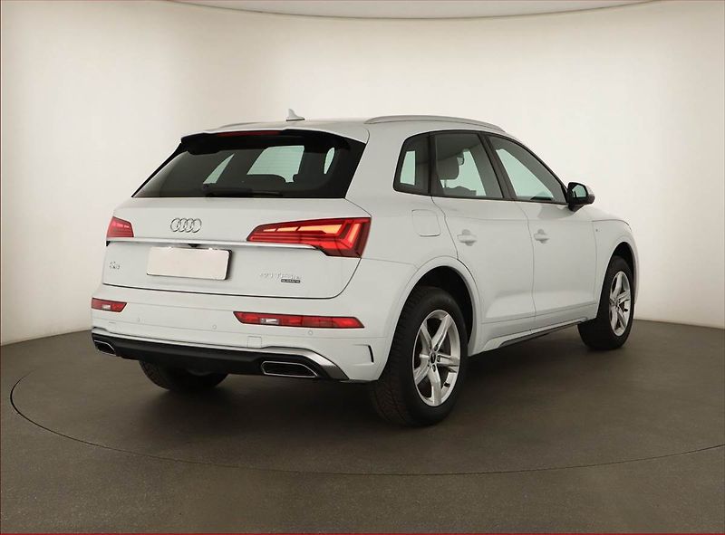 Audi Q5 (2024) 50 TFSI e - fotka 5 z 20