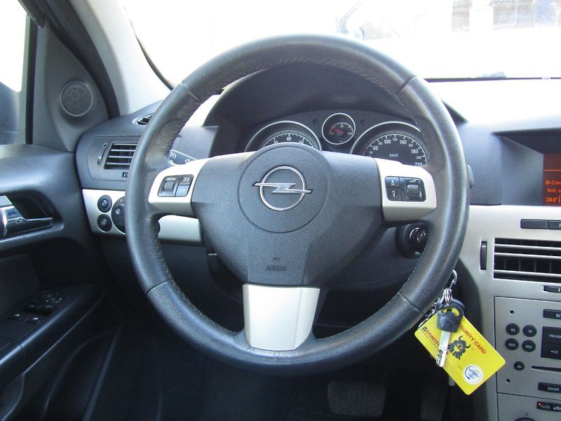Opel Astra (2007) 1.8 16V AUTOMAT - fotka 16 z 35