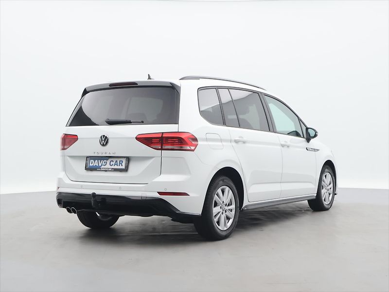 Volkswagen Touran 2,0 TDI DSG R-Line 1.Maj DPH - fotka 7 z 34