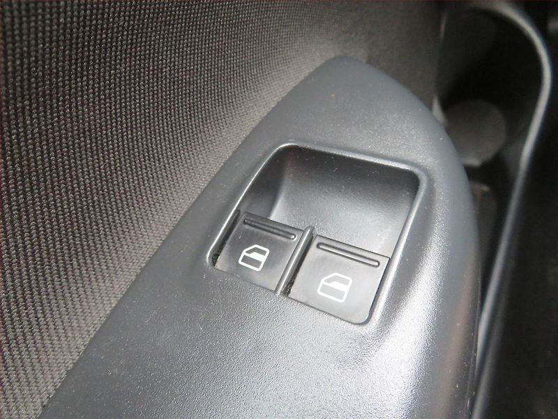 Škoda Octavia (2012) Ambition 1.4 TSI, Serv.kniha - fotka 14 z 14