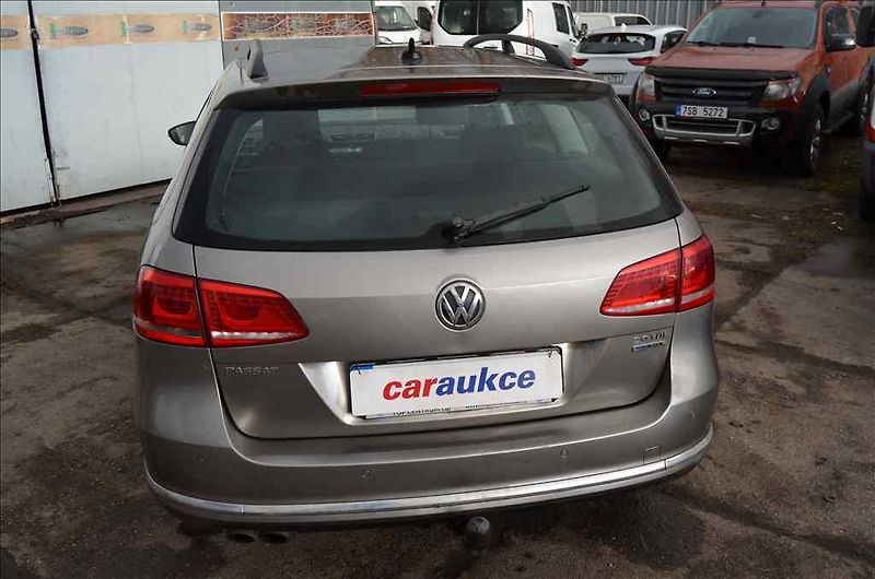 Volkswagen Passat (2012) VARIANT 2,0 TDI - fotka 5 z 26